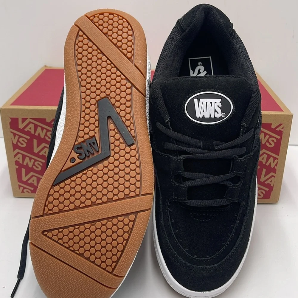 Vans Men’s Speed Ls Black/True White
VN000CTNBP6 Sneakers - Picture 15 of 16